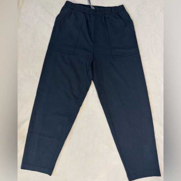 Vuori Black Cropped Utility Joggers - Picture 4 of 7